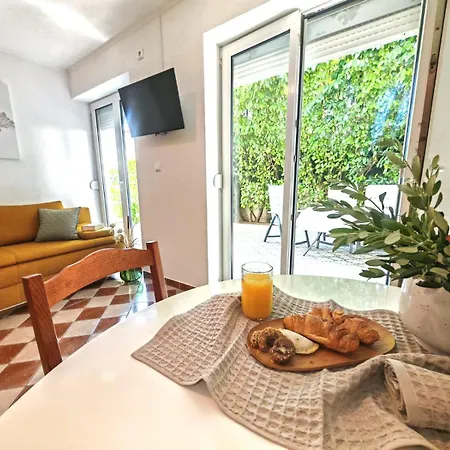 아파트 Mediterranean Garden Retreat *