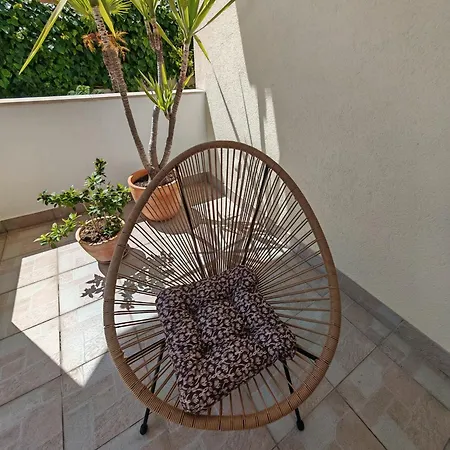 Mediterranean Garden Retreat Апартаменти