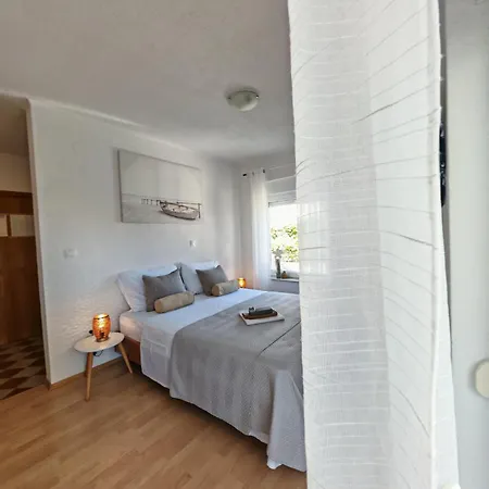 Апартаменти Mediterranean Garden Retreat *